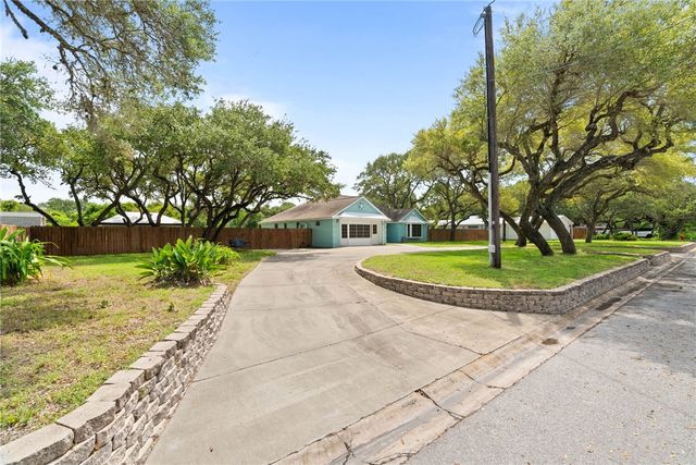 2480 Henrietta Pl, Ingleside, TX 78362