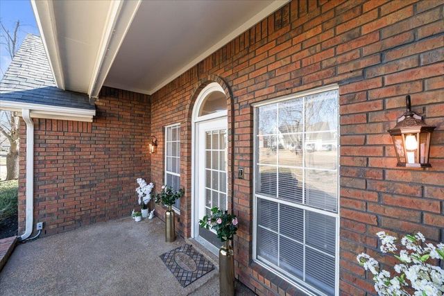 6333 OAK WALK LN, Bartlett, TN 38135