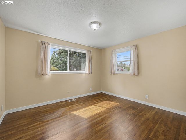 8695 Se ROOTS Rd, Clackamas, OR 97015