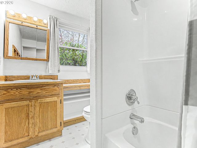 8695 Se ROOTS Rd, Clackamas, OR 97015