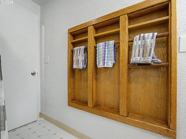 8695 Se ROOTS Rd, Clackamas, OR 97015