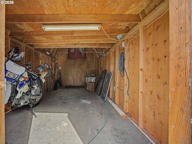 8695 Se ROOTS Rd, Clackamas, OR 97015