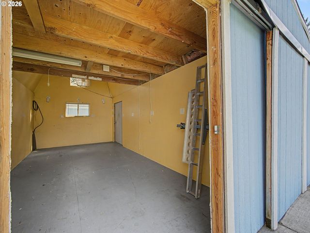 8695 Se ROOTS Rd, Clackamas, OR 97015