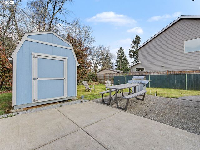 8695 Se ROOTS Rd, Clackamas, OR 97015