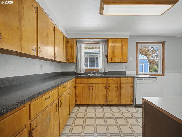 8695 Se ROOTS Rd, Clackamas, OR 97015