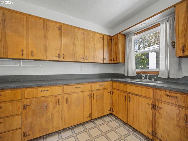 8695 Se ROOTS Rd, Clackamas, OR 97015