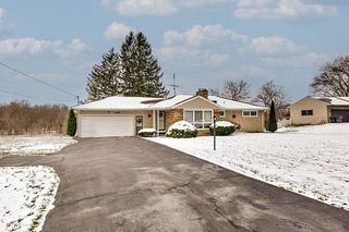 860 S Keel Ridge Rd, Hermitage, PA 16148