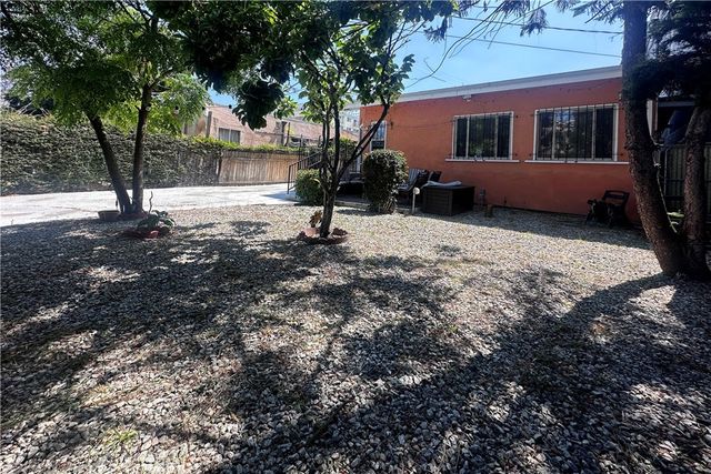 1558 N Kenmore, Los Angeles, CA 90027