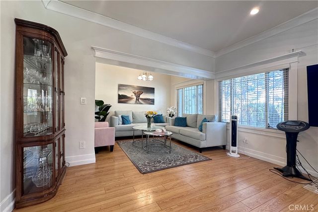 1558 N Kenmore, Los Angeles, CA 90027