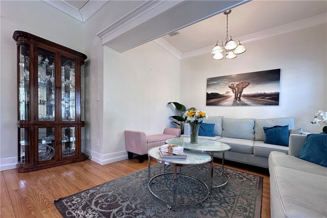 1558 N Kenmore, Los Angeles, CA 90027