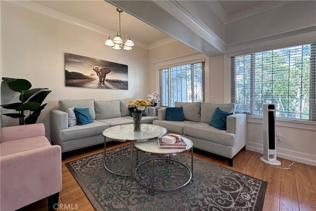 1558 N Kenmore, Los Angeles, CA 90027