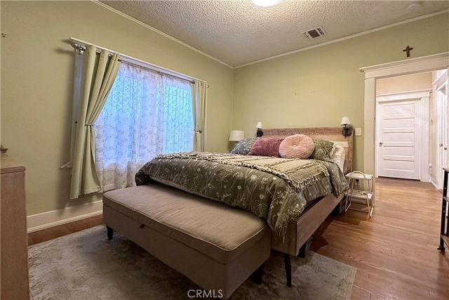 1558 N Kenmore, Los Angeles, CA 90027