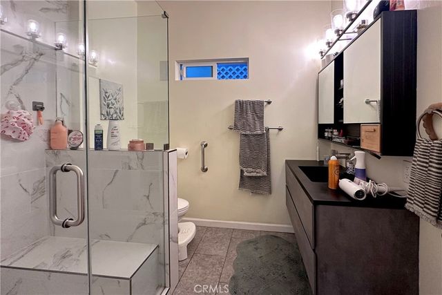 1558 N Kenmore, Los Angeles, CA 90027