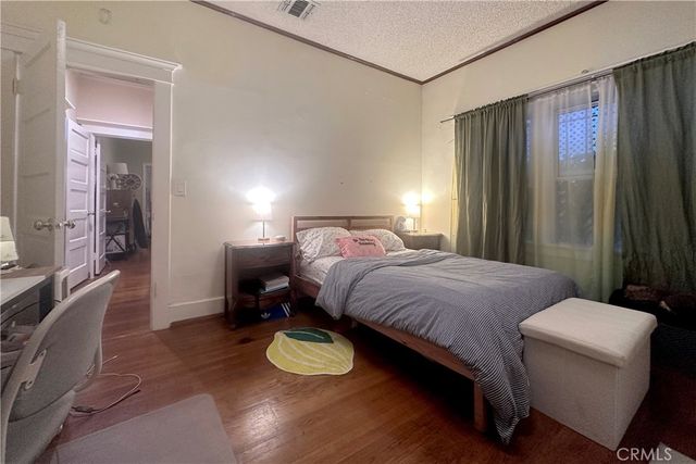 1558 N Kenmore, Los Angeles, CA 90027