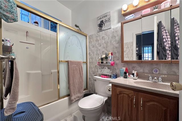 1558 N Kenmore, Los Angeles, CA 90027