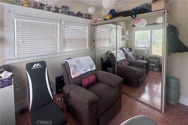 1558 N Kenmore, Los Angeles, CA 90027