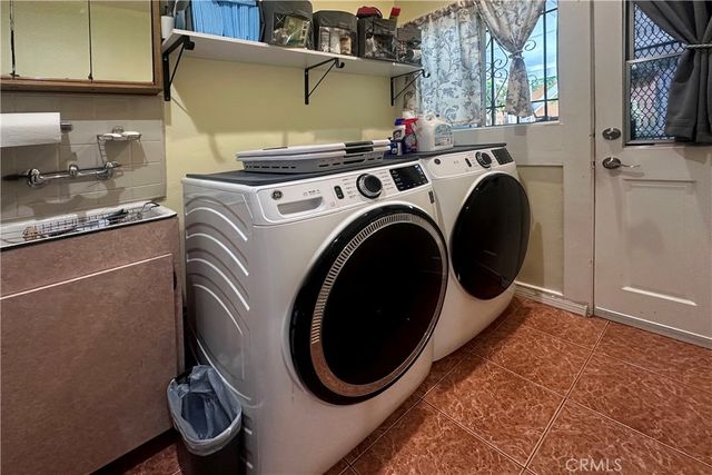 1558 N Kenmore, Los Angeles, CA 90027