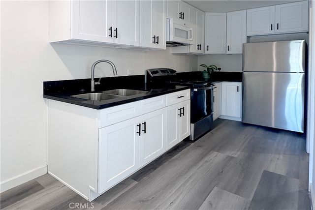 1558 N Kenmore, Los Angeles, CA 90027