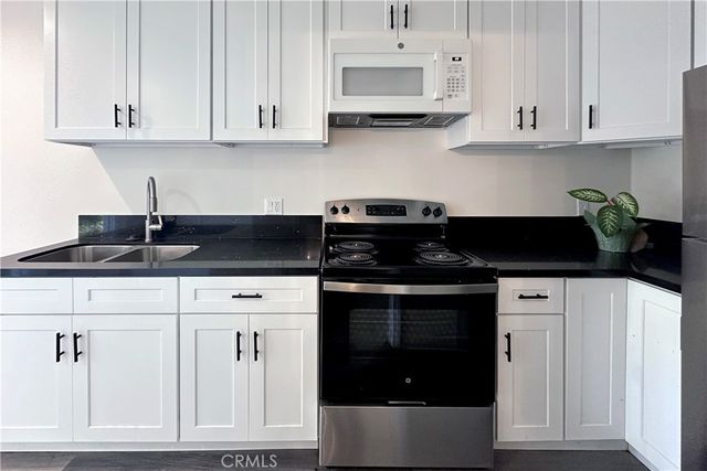 1558 N Kenmore, Los Angeles, CA 90027