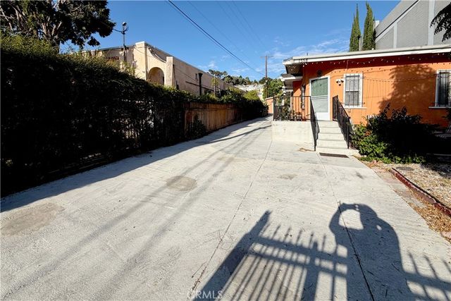1558 N Kenmore, Los Angeles, CA 90027