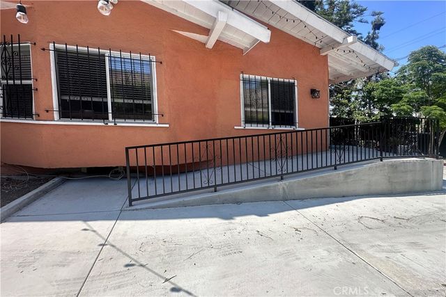 1558 N Kenmore, Los Angeles, CA 90027