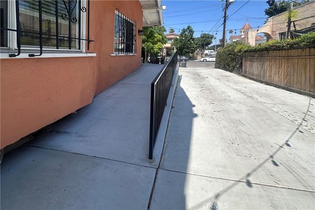 1558 N Kenmore, Los Angeles, CA 90027