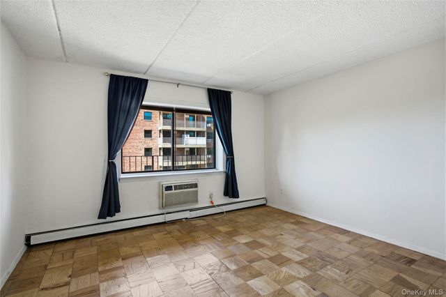 687 Bronx River Road 6C, Yonkers, NY 10704