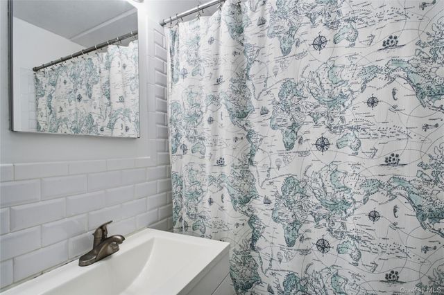 687 Bronx River Road 6C, Yonkers, NY 10704