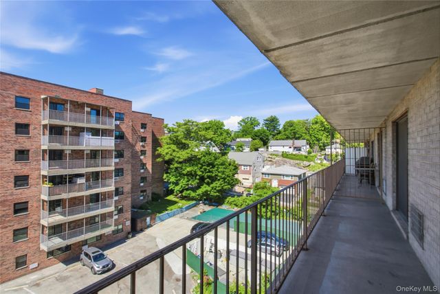687 Bronx River Road 6C, Yonkers, NY 10704