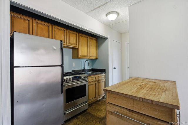 687 Bronx River Road 6C, Yonkers, NY 10704