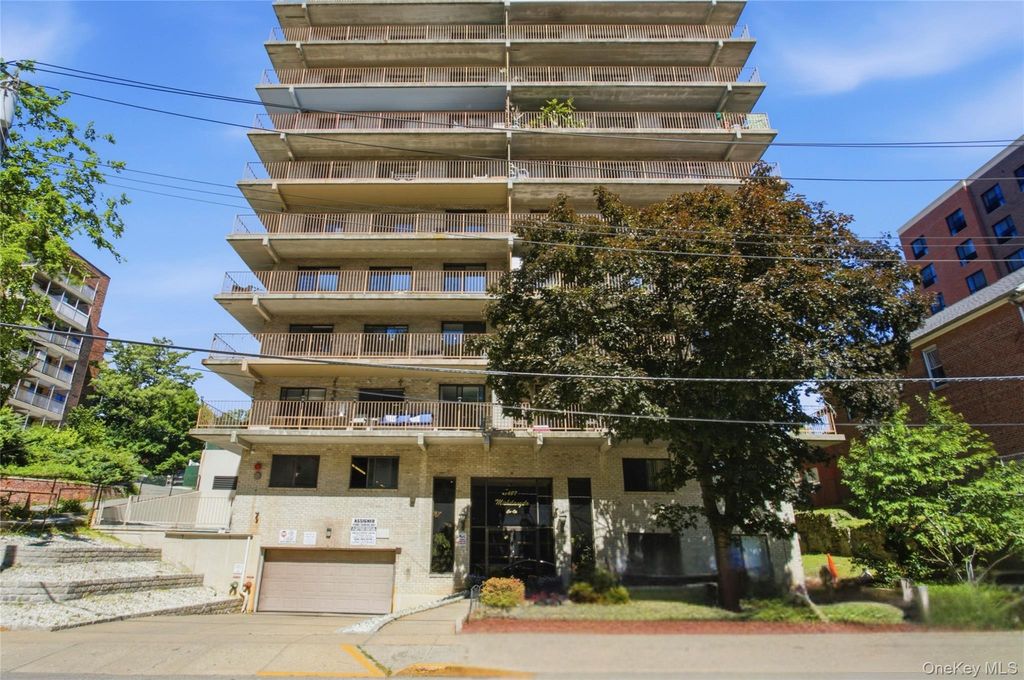 687 Bronx River Road 6C, Yonkers, NY 10704