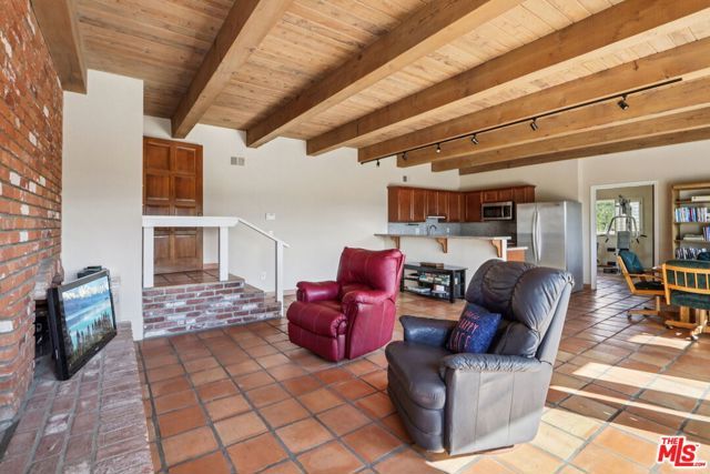 1821 Calle Petaluma, Thousand Oaks, CA 91360