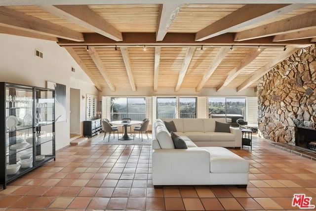 1821 Calle Petaluma, Thousand Oaks, CA 91360