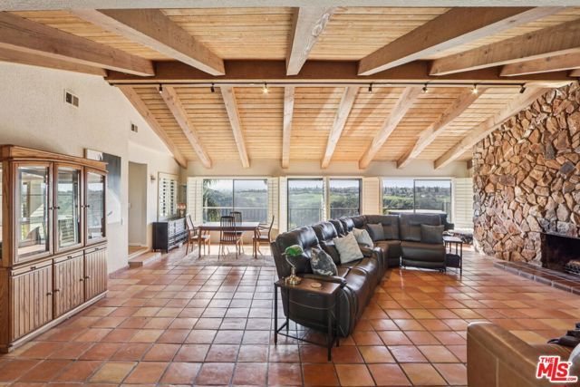 1821 Calle Petaluma, Thousand Oaks, CA 91360