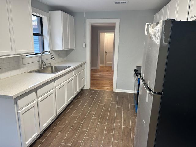 912 W Cleveland Street, Alvin, TX 77511