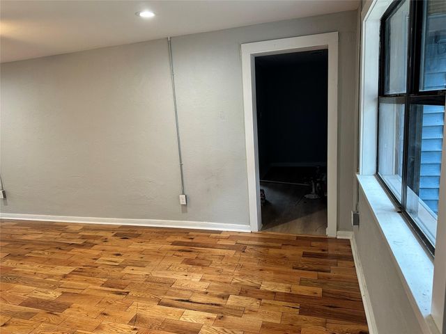 912 W Cleveland Street, Alvin, TX 77511