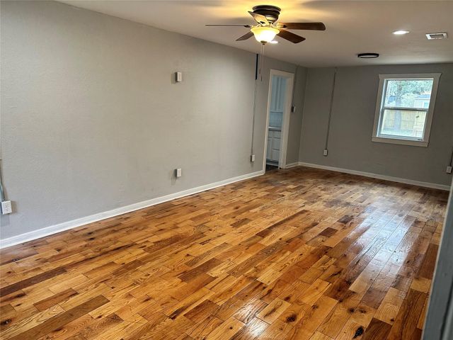 912 W Cleveland Street, Alvin, TX 77511