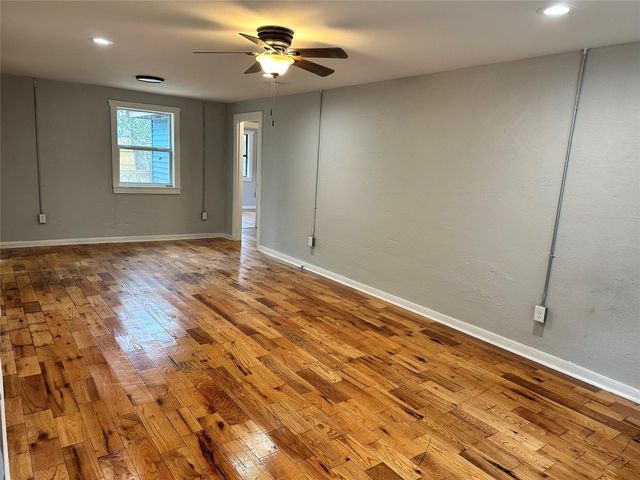 912 W Cleveland Street, Alvin, TX 77511