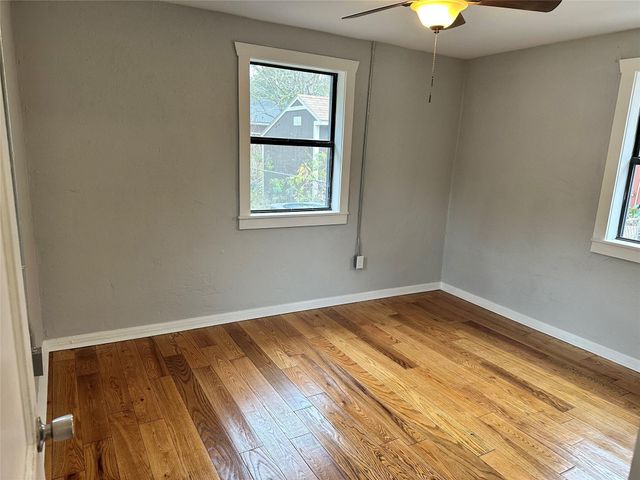 912 W Cleveland Street, Alvin, TX 77511