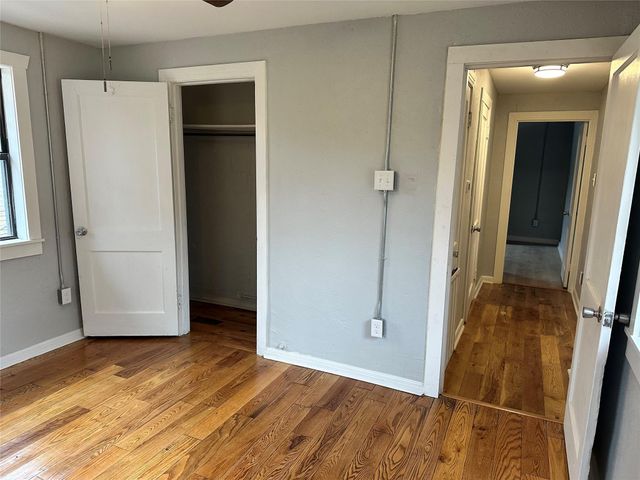 912 W Cleveland Street, Alvin, TX 77511