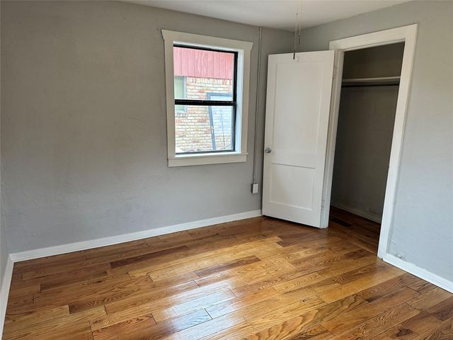 912 W Cleveland Street, Alvin, TX 77511