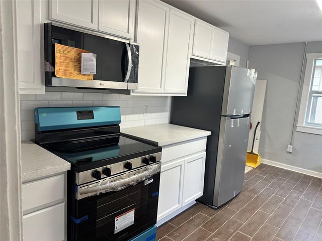 912 W Cleveland Street, Alvin, TX 77511