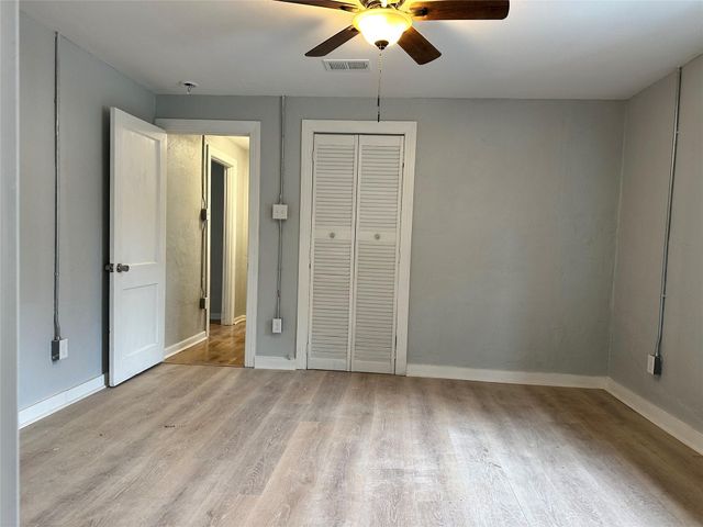 912 W Cleveland Street, Alvin, TX 77511