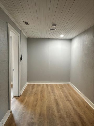 912 W Cleveland Street, Alvin, TX 77511