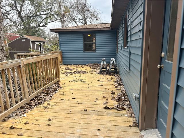 912 W Cleveland Street, Alvin, TX 77511