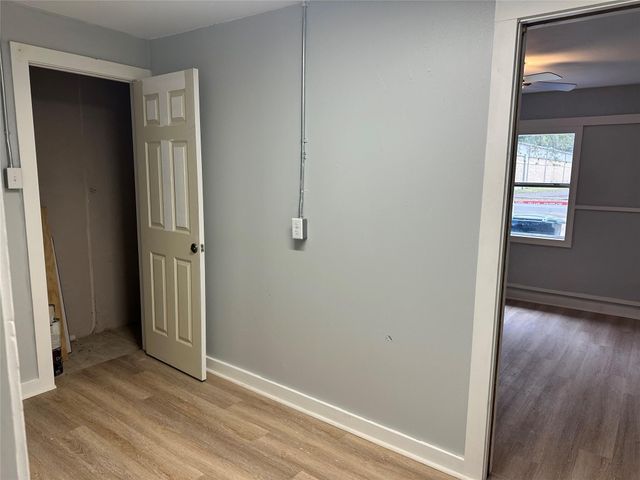 912 W Cleveland Street, Alvin, TX 77511