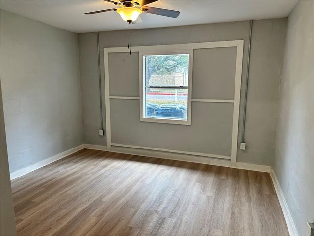 912 W Cleveland Street, Alvin, TX 77511