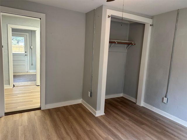 912 W Cleveland Street, Alvin, TX 77511