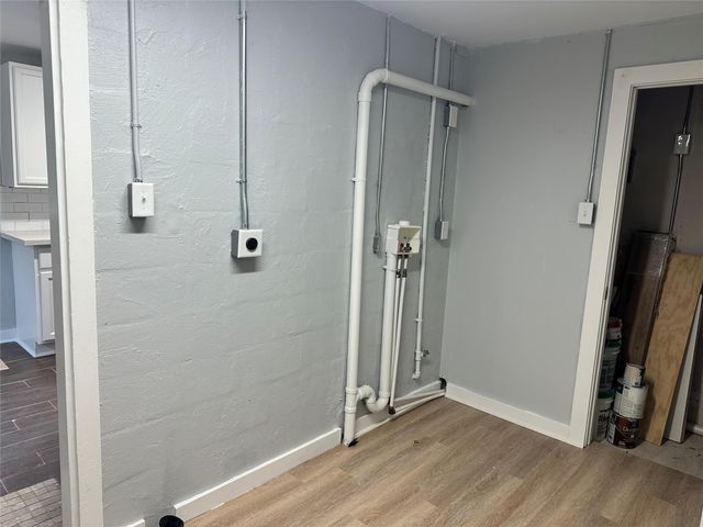 912 W Cleveland Street, Alvin, TX 77511