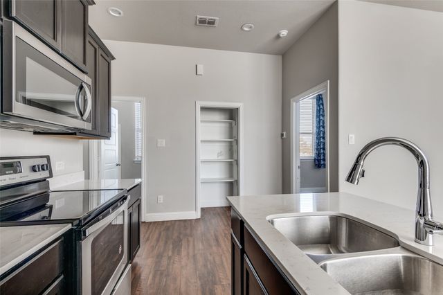 1900 Bel Air Drive, Arlington, TX 76010